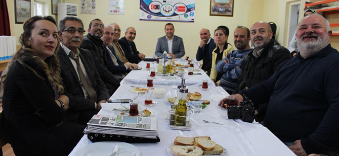 Tuzla Halk Eğitimi'nden geleneksel gazeteciler günü kahvaltısı