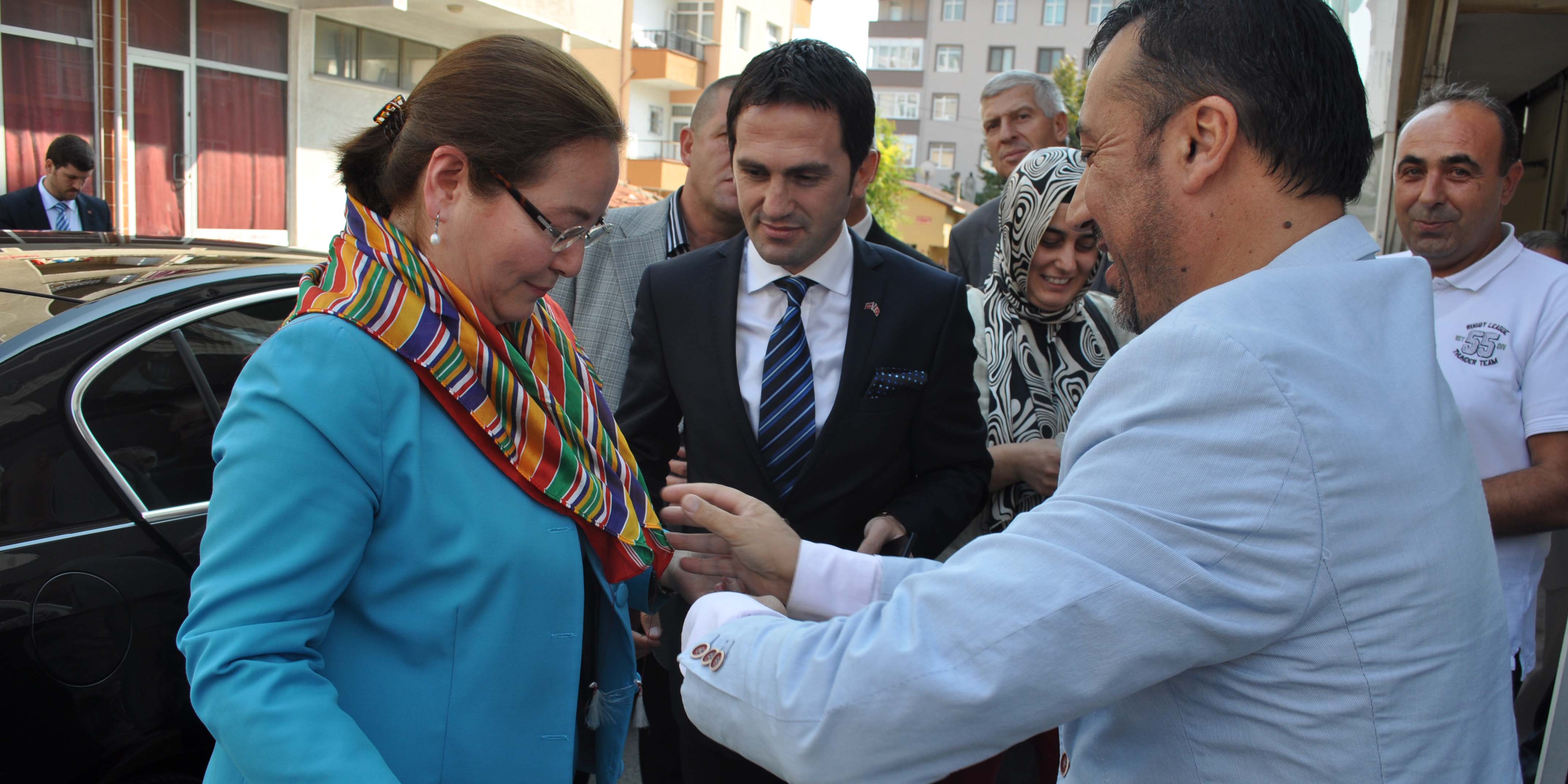 MHP miting için kapı kapı dolaşıyor