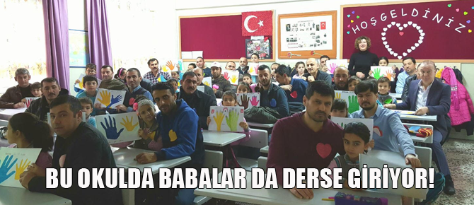 Bu okulda babalar da derse giriyor!