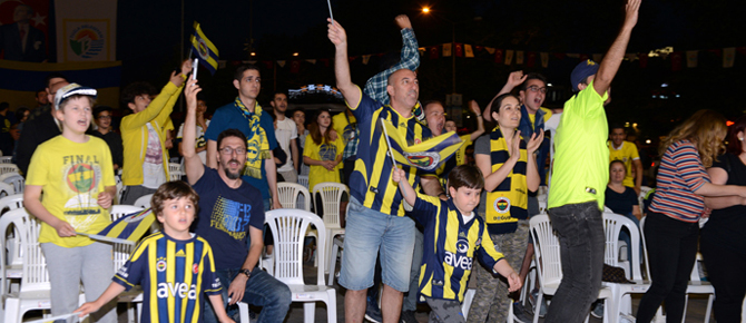 Binlerce Fenerbahçeli Finali dev ekranda izledi