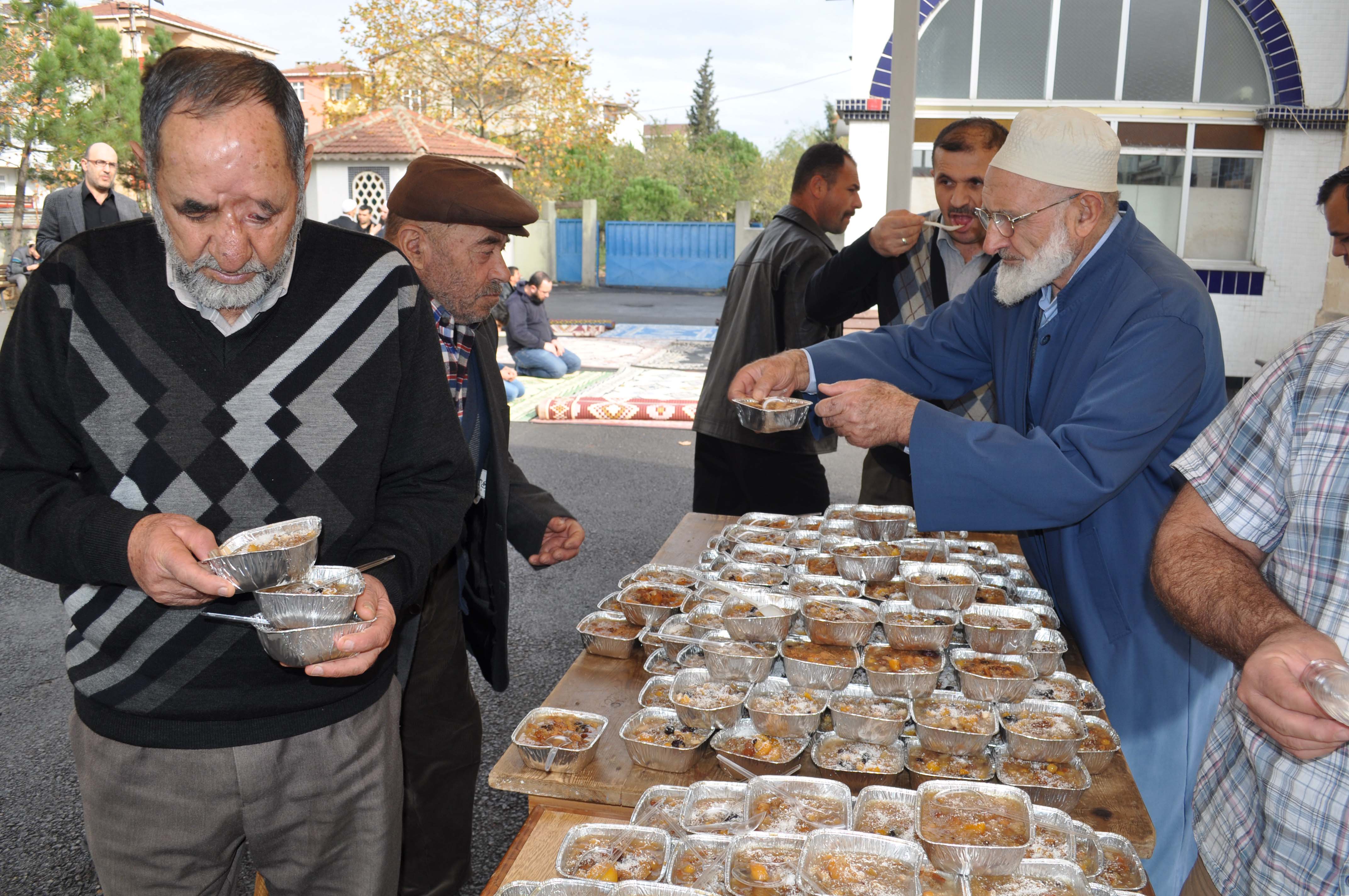 Güllübağlar'da geleneksel aşure