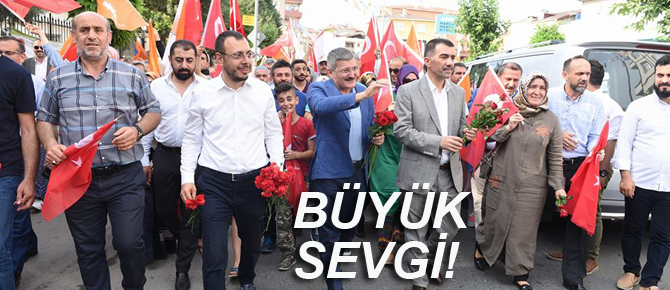 Sevgi Yürüyüşünde büyük sevgi