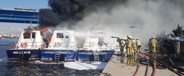 Haliç'te deniz taksilerde yangın