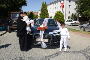 Başkan Altay'ın Makam Aracı Şehit Çocuklarının Sünnet Arabası Oldu