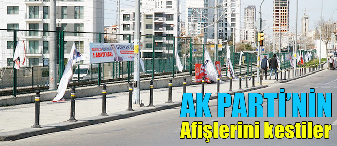 Kartal'da AK Parti'nin 500 afişini kestiler!