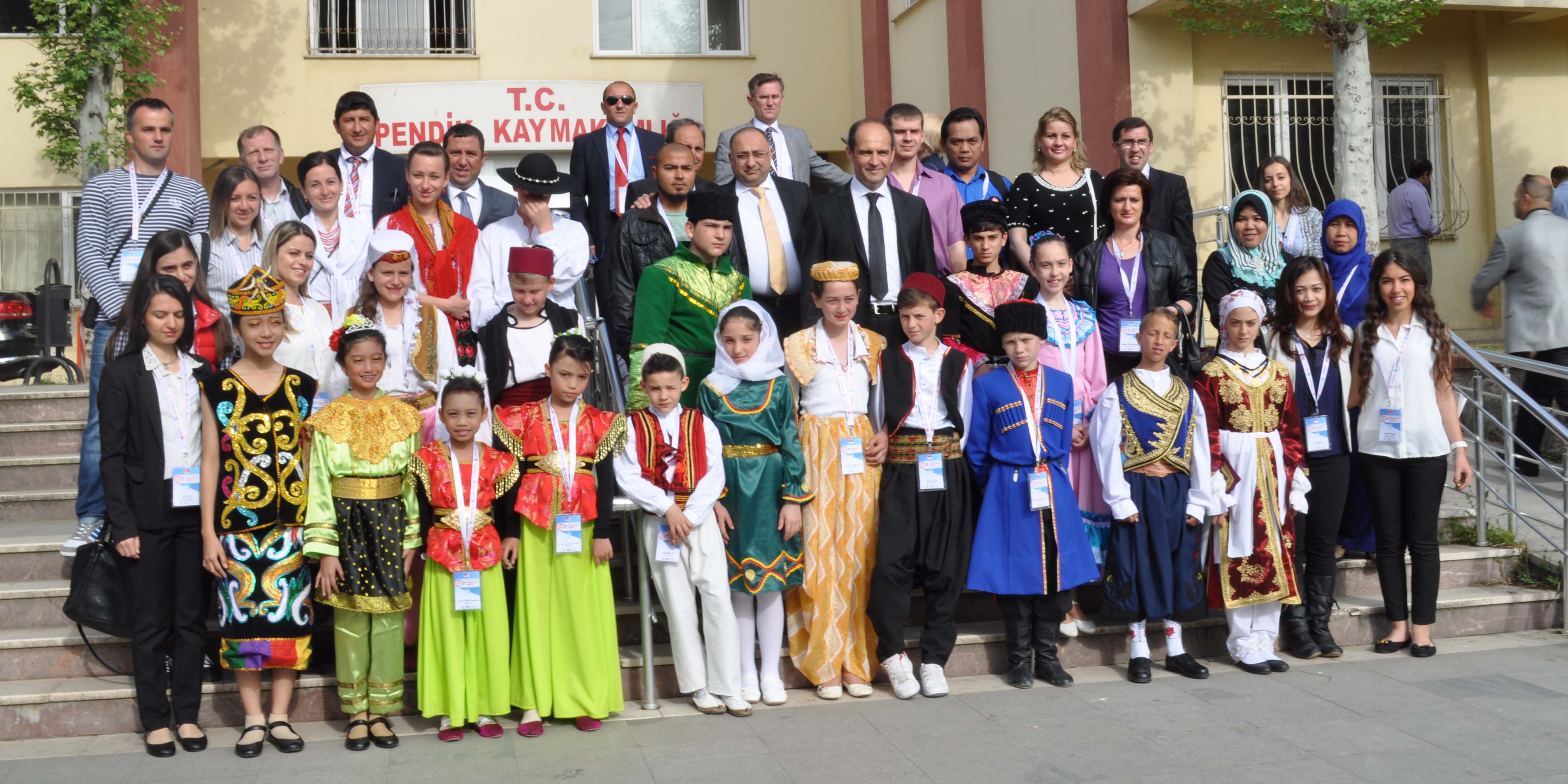 Yabancı çocuklardan Tunç'a ziyaret