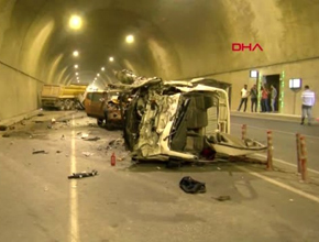 Pendik'te tünelde feci kaza: 2'si ağır 5 yaralı