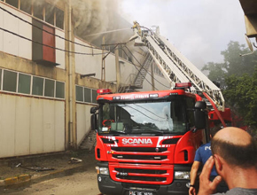 Kurtköy'de fabrika yangını