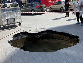 İstanbul’da yol çöktü!