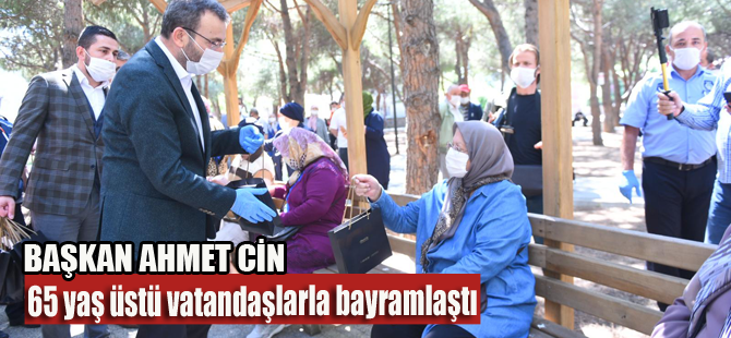 Başkan Ahmet Cin bayramın ilk gününü 65 yaş ve üstü vatandaşlarla birlikte geçirdi
