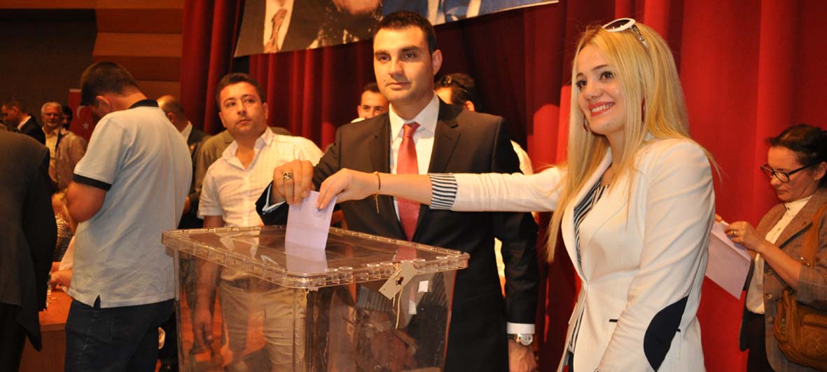 Sarayda İlk nikah MHP'den