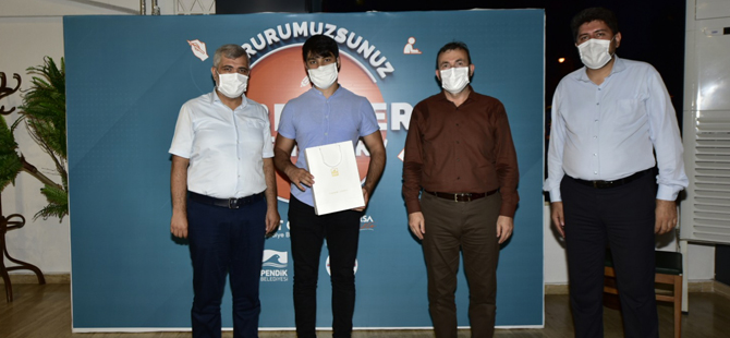 Ahmet Cin'den Pendik'te ilk bine giren öğrencilere ödül