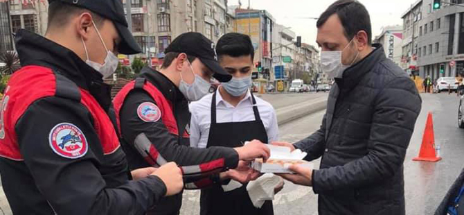 Pendikli milletvekili Eyüp Özsoy'dan polislere tatlı ikramı