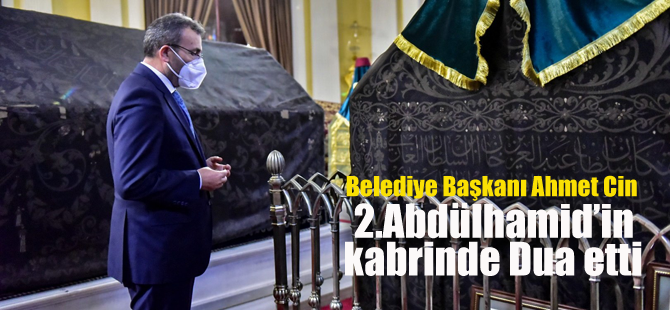 Ahmet Cin Sultan 2. Abdülhamid'in Kabrinde