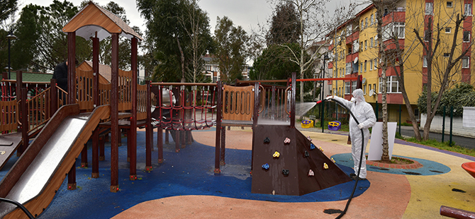 Tuzla'daki çocuk parkları dezenfekte edildi