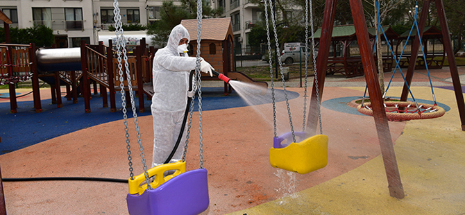 Tuzla'daki çocuk parkları dezenfekte edildi