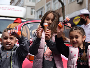 23 Nisan’da  Çocuklara Köpük Balon Hediye