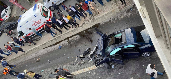 Pendik Kaynarca'da trafik kazası; Ölü ve çok sayıda yaralı var