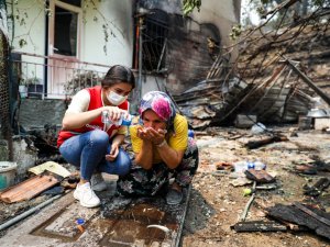 KIZILAY ORMAN YANGINLARINDAN  ETKİLENENLERE DESTEK OLUYOR