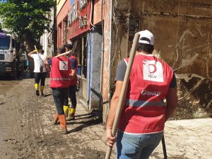 KIZILAY SEL BÖLGELERİNDE İYİLEŞTİRME ÇALIŞMALARINA DESTEK OLUYOR