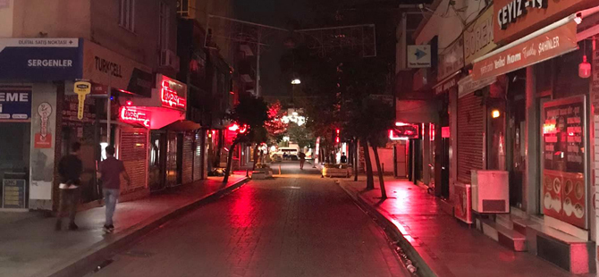 Pendik'in en işlek caddesi karanlığa gömüldü