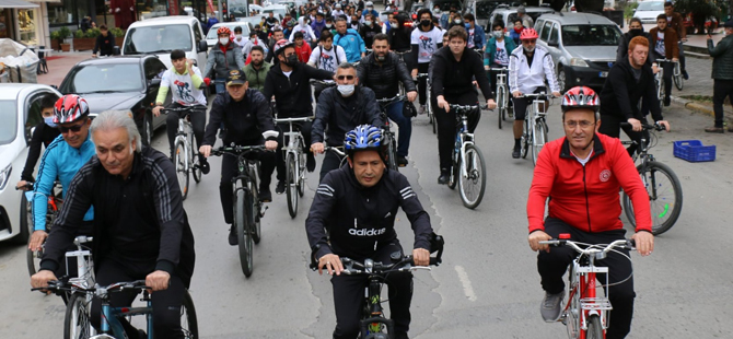 Kaymakam, başkan, komutan ve Milli Eğitim Müdürü Cumhuriyet için pedal çevirdi