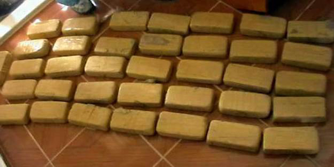 Mersin'de 2 bin 100 uyuşturucu hap ele geçirildi