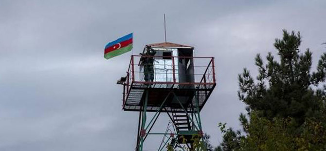 Azerbaycan'da askeri helikopter düştü!