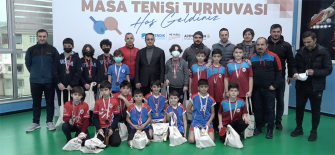 Pendik'te okullar arası Voleybol ve Masa Tenisi turnuvaları sona erdi