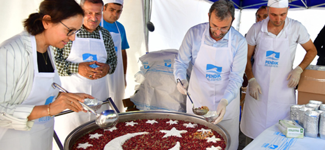 Kaymakam ve Başkan'dan Aşure ikramı