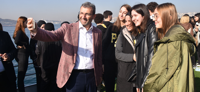 Ahmet Cin, lise Öğrencileriyle “Tekneyle Boğaz Turu” yaptı