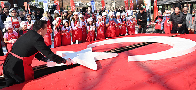 Pastadan yapılan en büyük Türk Bayrağı