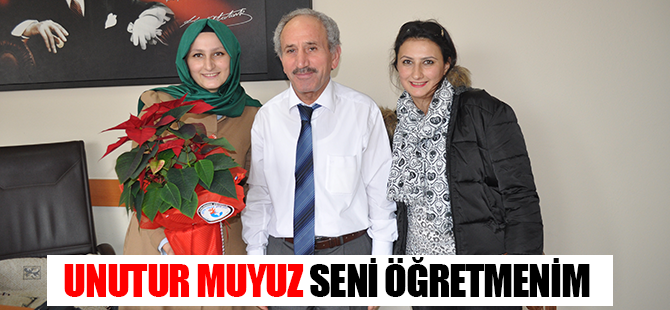 İş-Kur Müdürü Yasin Turunç'a öğrencilerinden çiçek