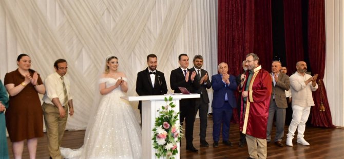 Gazeteci İbrahim Şahin kızını evlendirdi