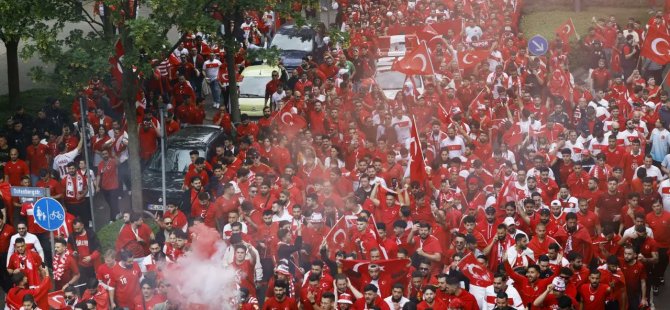 Dortmund Kırmızı Beyaz!  Haydi Türkiye