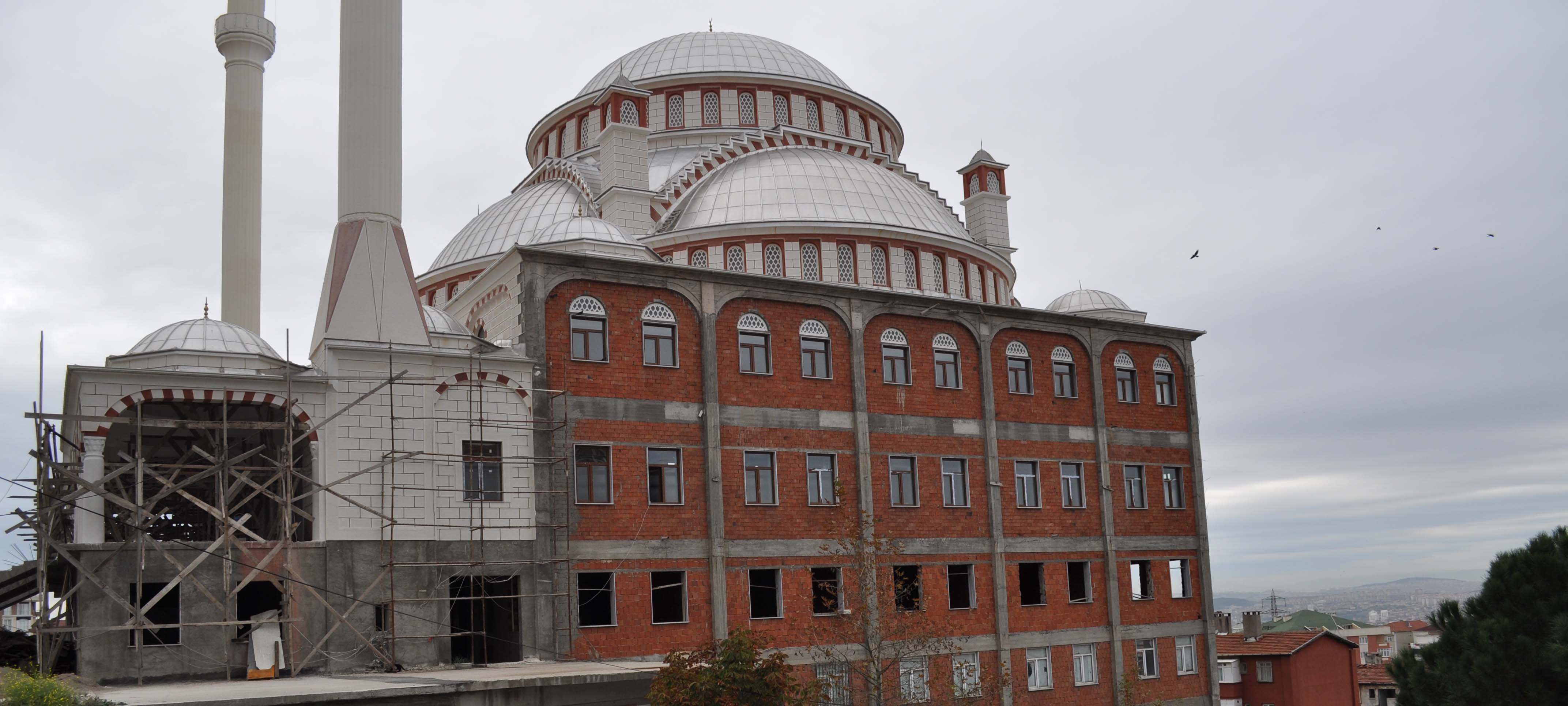 30 yıldır bitmeyen cami