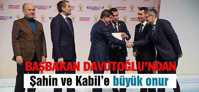 Seçim zaferine Başbakandan plaket onuru