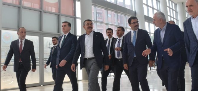 Milli Eğitim Bakanı Tekin Pendik'teydi