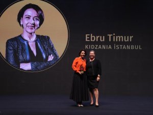 Ebru Timur, “Yılın Lideri” Seçildi