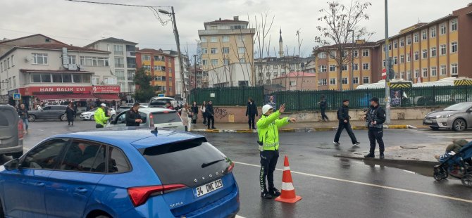 Pendik polisinden okul önlerinde önlem!