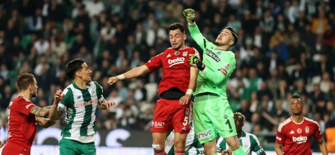 9 kişi oynayan Konyaspor Beşiktaş'ı mağlup etti!