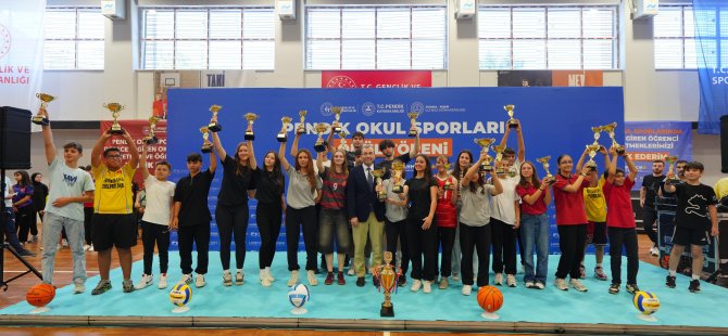 Pendik'in Şampiyonları Kupalarına Kavuştu