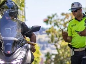 Pendik'te 15 motosiklet trafikten men edildi