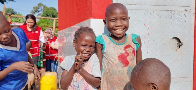 UGANDA’DA AÇILAN 10 SU KUYUSUYLA 50 BİN İNSANA TEMİZ SU