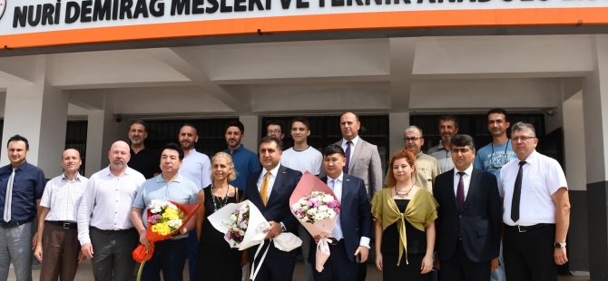 Kazak Bakandan Pendik’teki Mesleki ve Teknik Anadolu Liselerine Ziyaret