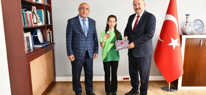 Pendikli Berrak Ecrin Türkiye Üçüncüsü