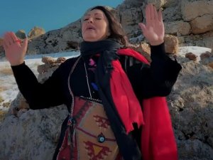 Beste Makinası Gülperi Öztürk’ten Yeni Tekli: “İncilerin Mi Dökülür”