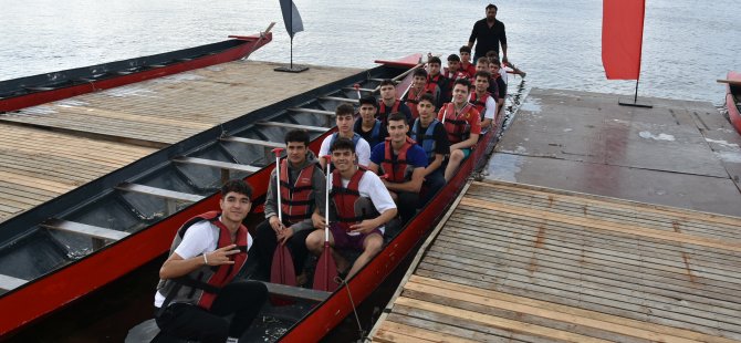 Pendikli Liseliler Cumhuriyet Kupası İçin Kürek Çekiyor