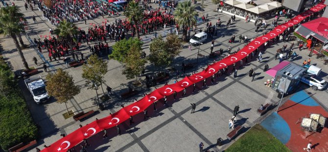 Pendik'te rekor büyüklükteki Türk Bayrağı ile Cumhuriyet Kutlaması