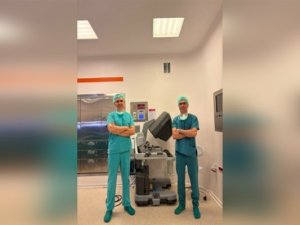 Tek Böbrek Üstü Beziyle Yapılan Ameliyat Literatüre Girdi